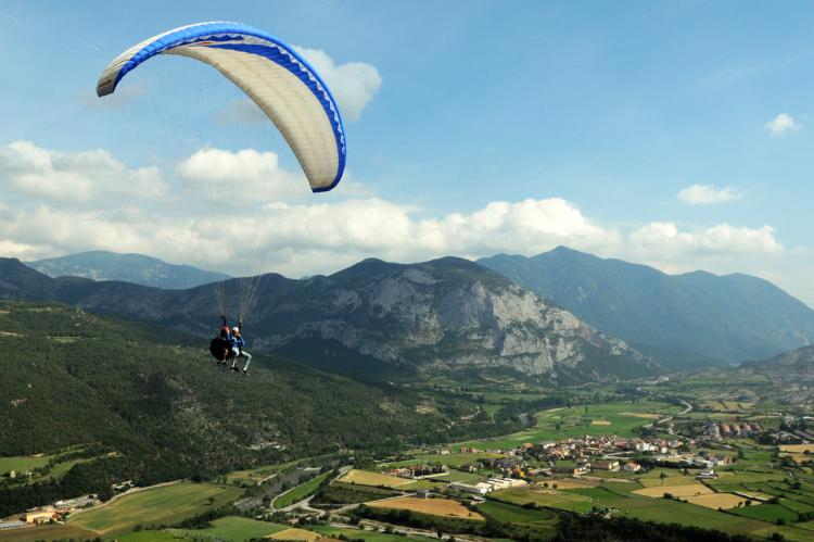 Atrévete con dos experiencias memorables en el Pirineo de Lleida desde el cielo