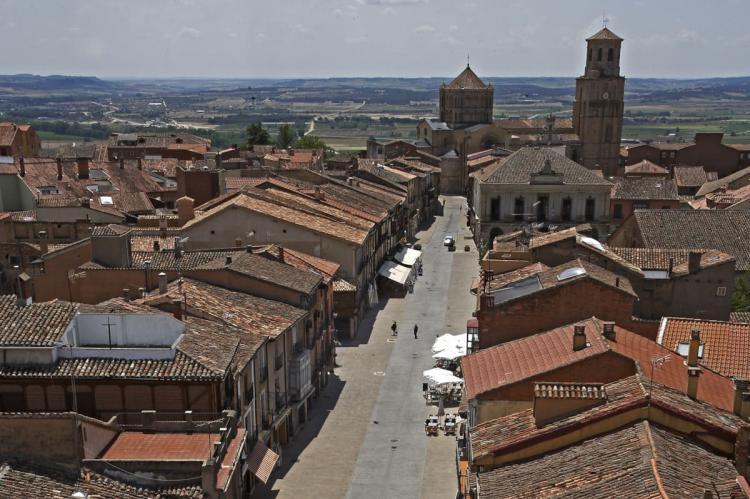 Toro, un laberinto de bodegas y arte