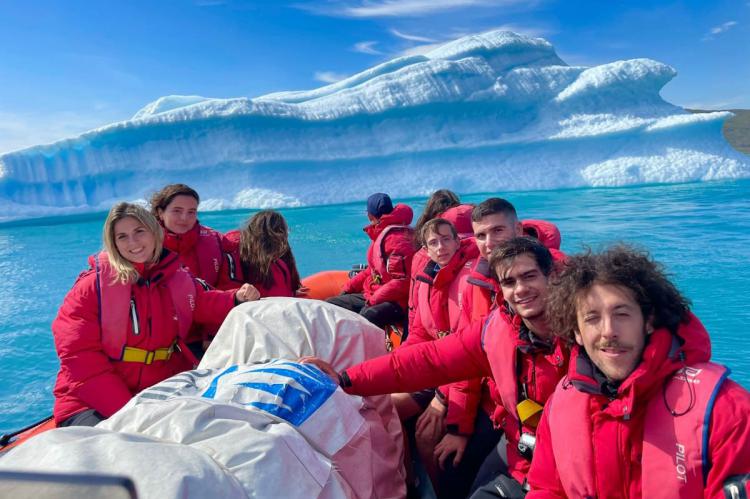 El equipo de 'Desafío Ártico 2023' triunfa en su misión de enviar un iceberg a España