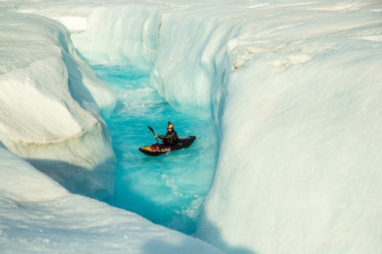 Se estrena "Ice Waterfalls", el épico documental del descenso en kayak por una cascada glaciar