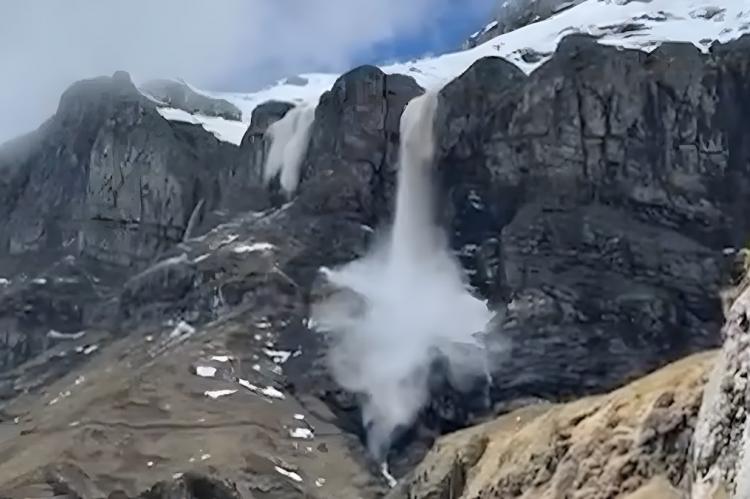 Un muerto y cuatro heridos tras avalancha en el Lago Oeschinen (Suiza)