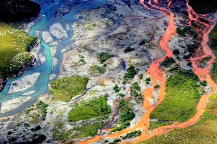 El misterioso cambio de color de los ríos del Ártico: del azul al naranja