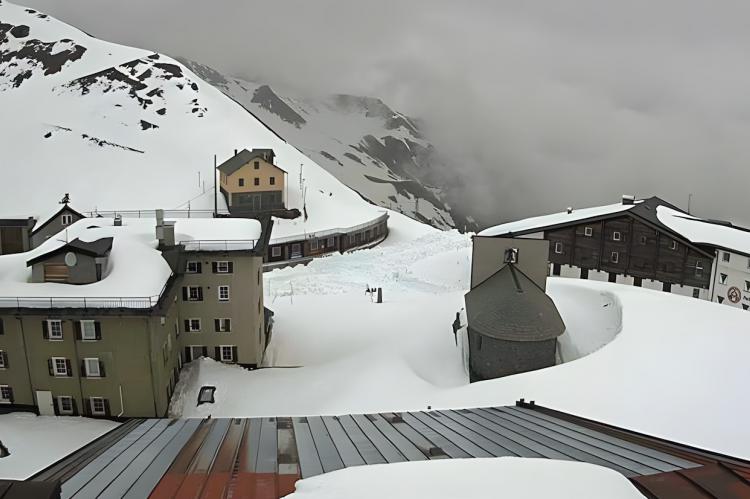 La nieve y el riesgo de aludes amenazan con cargarse la etapa del Stelvio del Giro de Italia