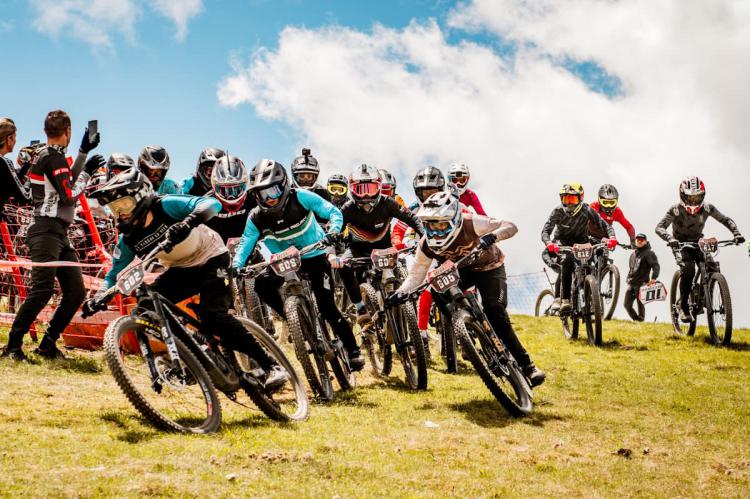 La Maxiavalanche inaugura la temporada de verano en Pal Arinsal con 500 participantes