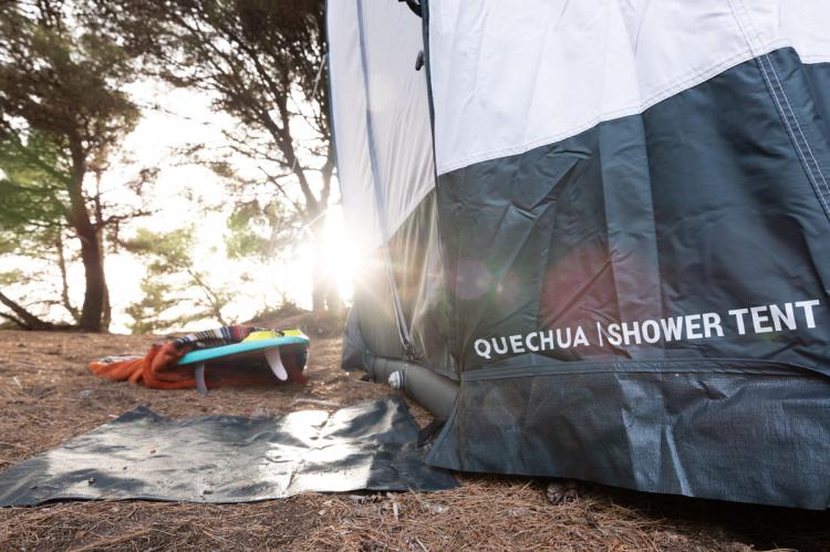 Probamos la cabina de ducha hinchable de Decathlon. Más privacidad e intimidad en el camping