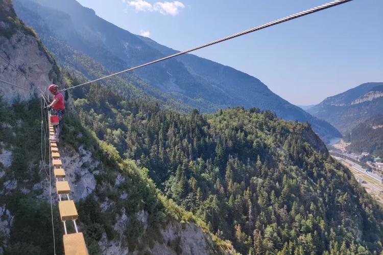 La nueva vía ferrata en Canfranc abre un desafío vertical en el corazón del Pirineo