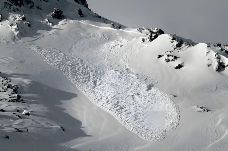 Arranca la temporada de los rescates más peligrosos: bajo la nieve solo puedes sobrevivir 15 minutos