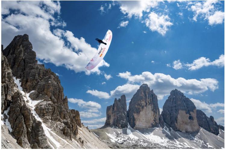 Un piloto y trail runner español desafía los límites en la Red Bull X-Alps 2025