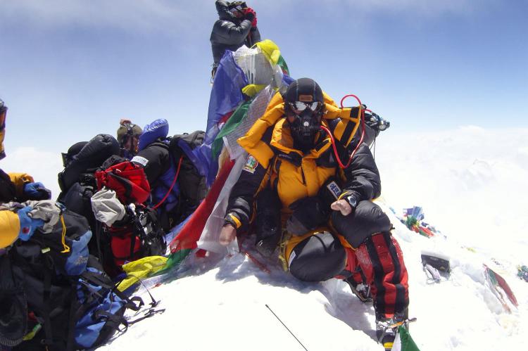 El Everest retrasa sus restricciones y abre la veda a subir a la cima del mundo esta primavera