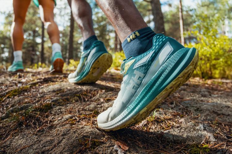Helly Hansen lanza la Kestrel TR: la primera zapatilla técnica con nitrógeno inyectado