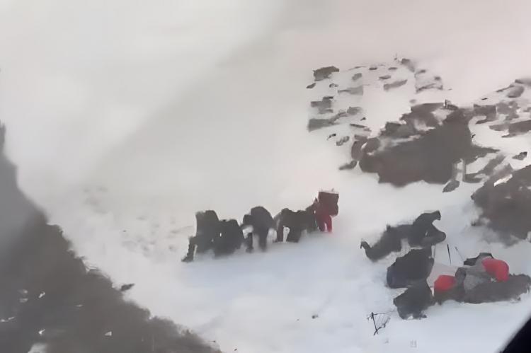Rescatados 17 jóvenes excursionistas atrapados en el Cerro de los Machos (Granada)