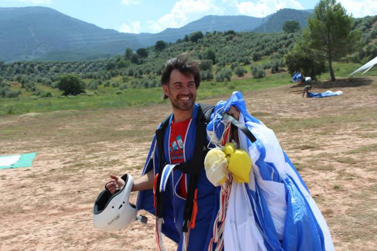 Fallece el deportista extremo Carlos Suárez en un salto mortal desde un globo aerostático
