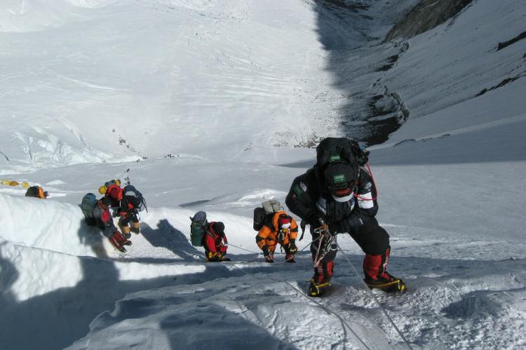 Nepal prohibirá subir al Everest a los escaladores que no hayan logrado antes un 7.000 