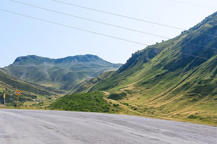 Astún reabrirá su carretera de acceso este domingo tras una semana de obras