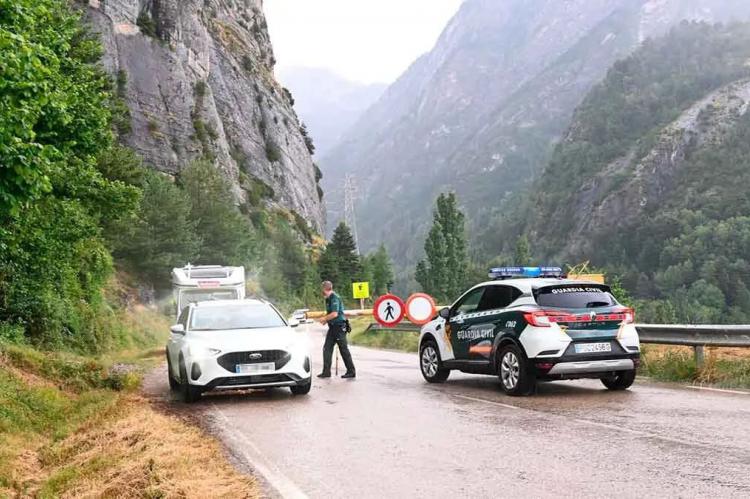 Reapertura total de la A-2606 al Balneario de Panticosa tras el cierre por siete desprendimientos