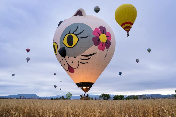 Los globos tiñen el cielo de Igualada en Technicolor